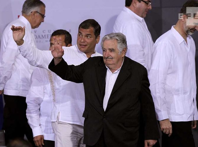 El ex presidente de Uruguay, José Mujica, el presidente de Ecuador, Rafael Correa y SM Felipe VI