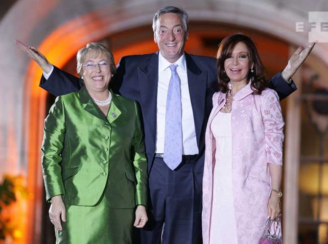 Michelle Bachelet, Néstor y Cristina Kirchner en la Cumbre Iberoamericana de Bariloche.